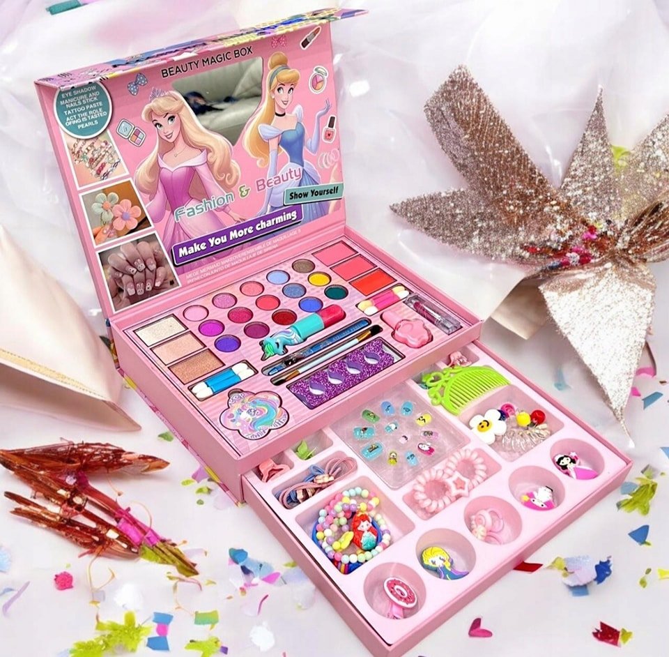 Style & Shine All-in-One Beauty Makeup Kit